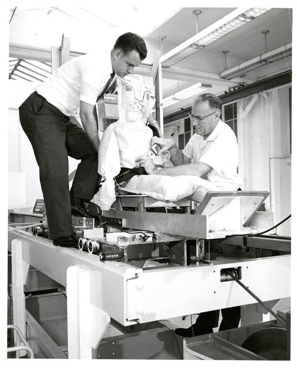 Seat belt sled test